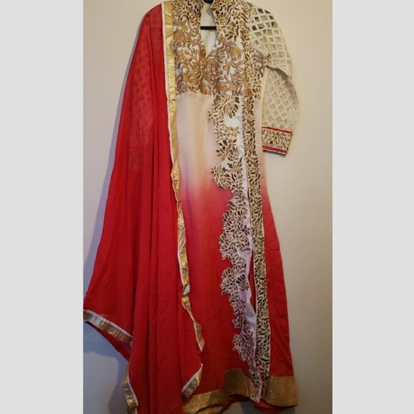 Red and Cream White Chudidar Long Sleeve - Picture 2 of 4